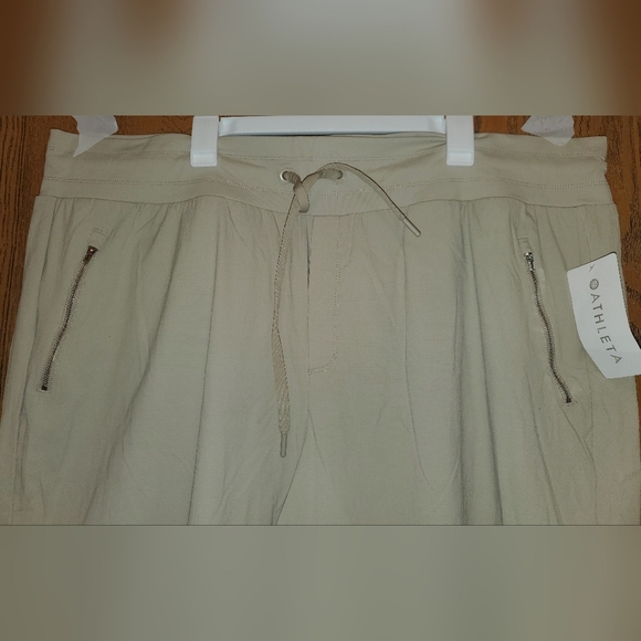 ATHLETA PLUS SIZE Trekkie North Jogger NWT Plus Size | Size: 26 UpF 40+ - Picture 8 of 16